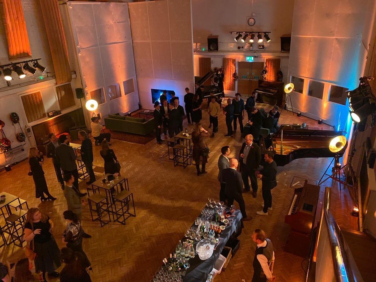 Last night, at iconic <a href="/AbbeyRoad/">Abbey Road</a> we presented to Lifestyle journalists and online influencers our new Philips OLED+ TVs, sound by <a href="/BowersWilkins/">Bowers & Wilkins</a>. Everyone LOVED our new 934 &amp; 984 #PhilipsOLED TVs!
#PhilipsTV  #Looksbetter #BowersWilkins #EuropeanDesign #OLED