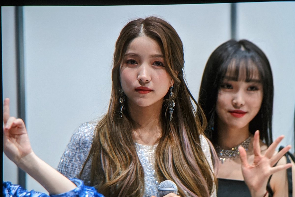 CodeNameSowon's tweet photo. 191114 도쿄 하이터치 프리뷰
#여자친구 #GFRIEND @GFRDofficial
#소원 #김소정 #SOWON https://t.co/Kigios7n9e