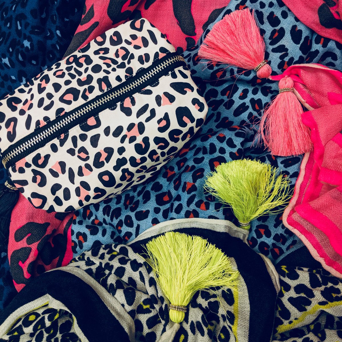 It's cold out there! Nothing better than luxurious cashmere emblazoned with neon prints to keep you stylishly warm. Visit mercydelta.com to check out our new season cashmere and accessories #shopindependent #cashmerescarf #animalprint #luxurycashmere #ethicalbusiness