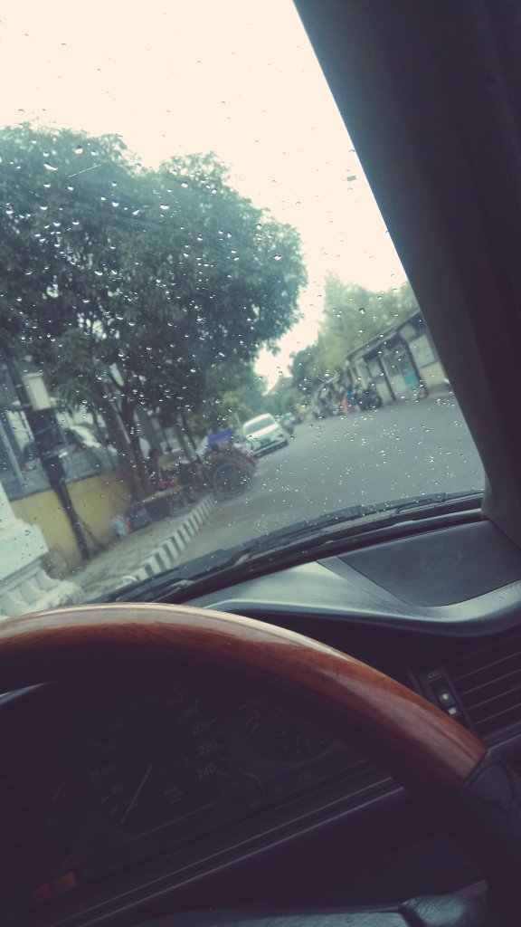 Michaelsaerang3's tweet photo. Efek gerimis gak seberapa.. Damn! 
#wajibbilas
#bacotsantuy https://t.co/fkNVvzeiU2