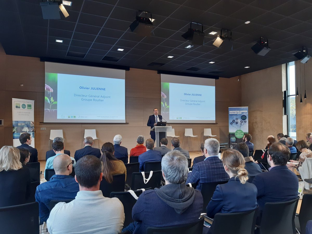pole_dream's tweet photo. Ouverture de la Journée Technique Nationale @FranceWaterTeam Eau &amp; Agriculture avec Olivier JULIENNE Directeur Général Adjoint du @GroupeRoullier et Arnaud WIECZOREK Directeur du Centre Mondial de l'Innovation Roullier https://t.co/8uQtxkXJ0T