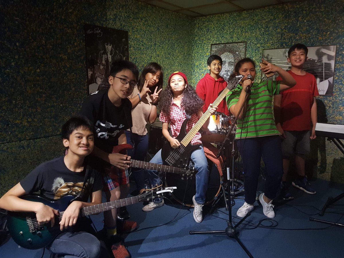 xtrim_band's tweet photo. it's been a year :)) #HappyOneYearXTRIM💓 https://t.co/XG1HAk1NiD
