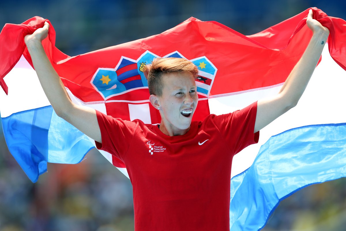 Nastavljamo u pobjedničkom ritmu! 😄👏🎉Nebeskim letom naša Mikela Ristoski okitila se brončanom medaljom 🥉 na SP-u u skoku u dalj uz rezultat 5️⃣.6️⃣1️⃣m! To joj je ujedno i najbolji rezultat ove sezone! 😁🤗🎊 Kapa do poda našoj paraatletskoj kraljici! 🤩👑🇭🇷 #paraolimpijci