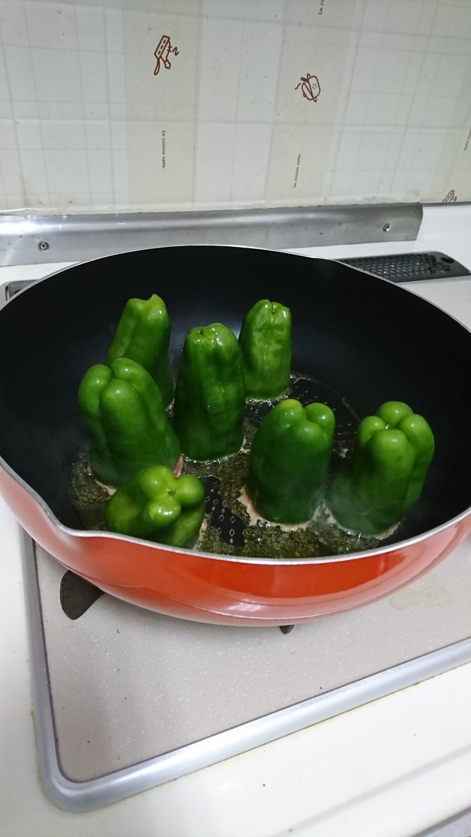 ピーマンの肉詰め を肉汁たっぷりジューシーに作れる方法が話題 その他おすすめの方法や 火の通し方などのお役立ち情報も Togetter ピーマンの肉詰め を肉汁たっぷりジューシーに作れる方法が話題 その他おすすめの方法や 火の通し方などのお役立ち情報も Togetter