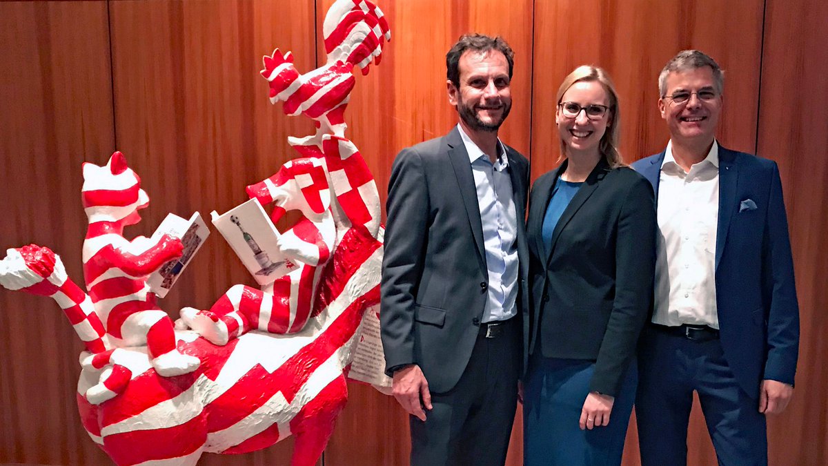 Bei einem Branchentreffen in der Landesvertretung #Bremen beim Bund hat <a href="/bvbestattung/">Bundesverband Bestattungsbedarf e.V.</a> die #Bundesländer zu einem klaren Kurs beim #Bestattungsrecht aufgerufen.