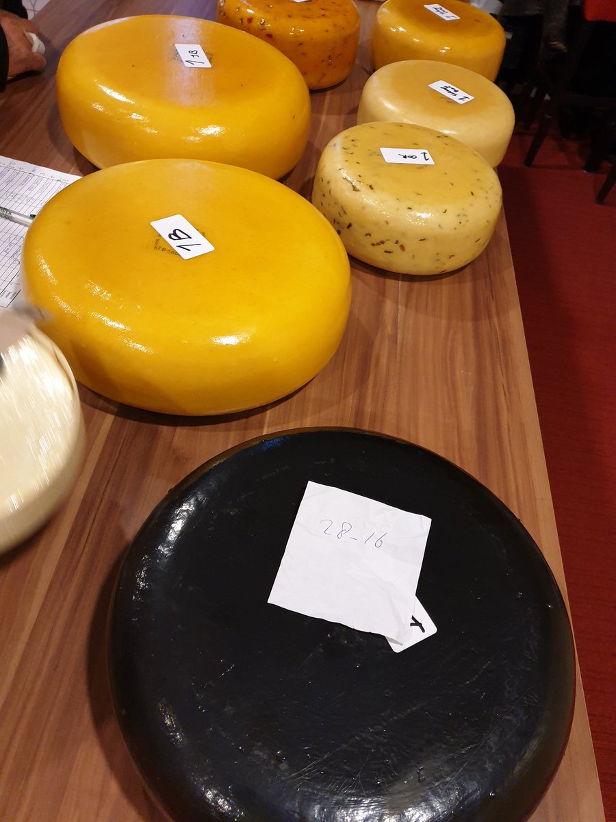 Erwinlandman72's tweet photo. Vandaag zijn wij met de @klompenhoeve aanwezig bij de Noord Hollandse #kaaskeuring #boerderijzuivel https://t.co/cjbMd6eNBp