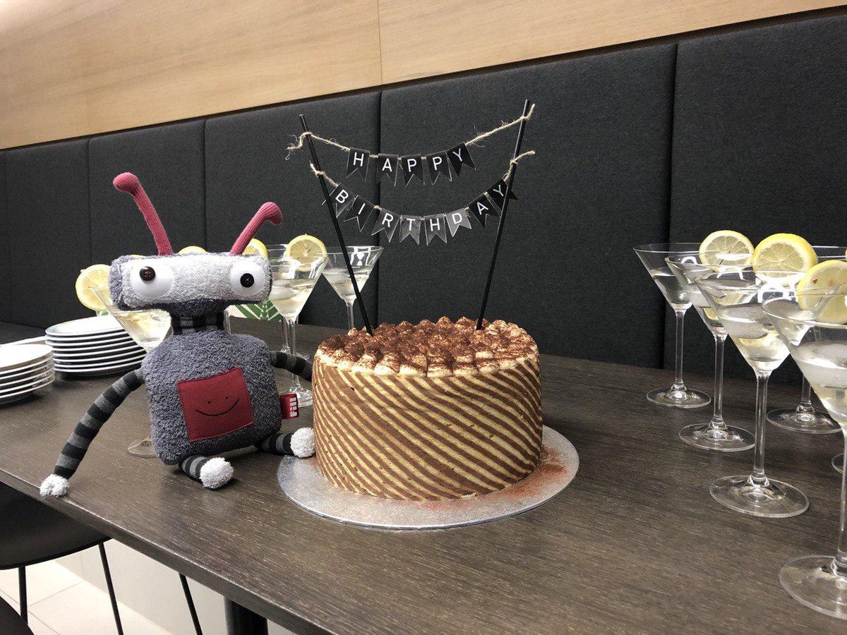 Kuchen macht glücklich!  #birthday
Wie ich Geburtstage liebe… und vor allem diese Leckereien. 
Vielen lieben Dank für die Einladung zur Geburtstagsparty von Rob-bert.