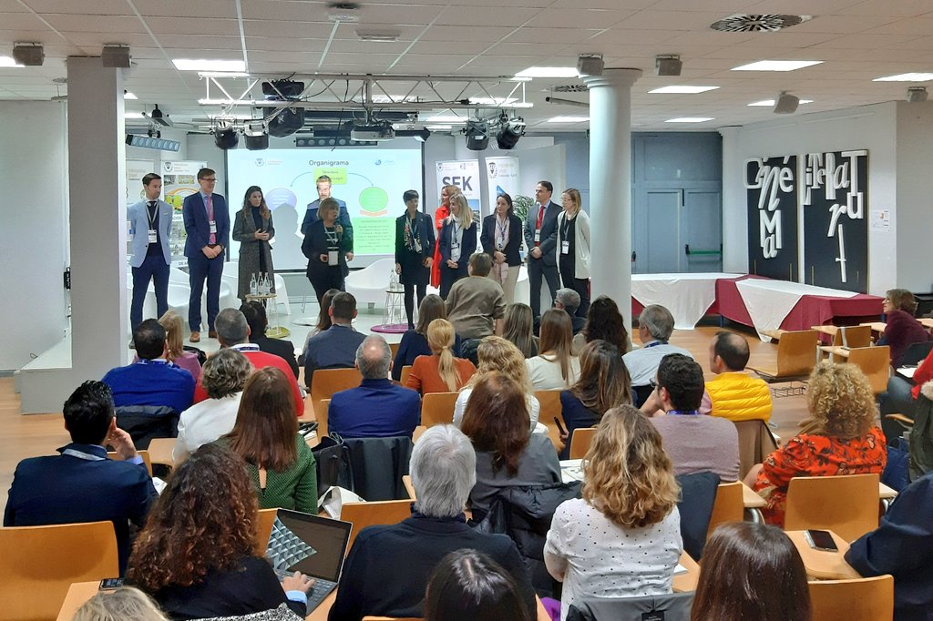 CICAE_Educacion's tweet photo. Conocemos la historia de @institucionsek y la estructura organizativa, proyecto educativo y plan estratégico de @SEKCiudalcampo, de la mano de su directora Maricruz Lagar #BenchmarkingSEK https://t.co/ChO6jIyPAd