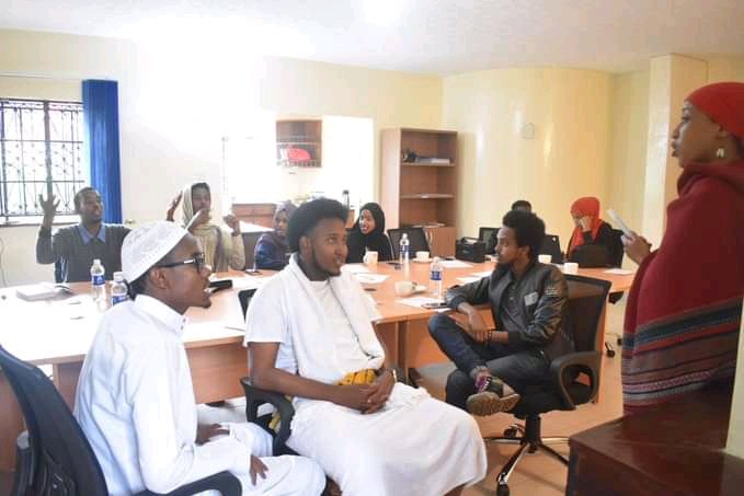 EDUCATIO_4PEACE's tweet photo. The best feeling is when you step up take the responsibility to tackle issues affecting your community.Proud to exchange &amp; share ideas in a discussion between youth on the Eroding somali culture &amp; how to overcome it.Thank you @EqualAccessEA
@EqualAccessIntl
@EqualAccessNig https://t.co/JHm9JqM5HV