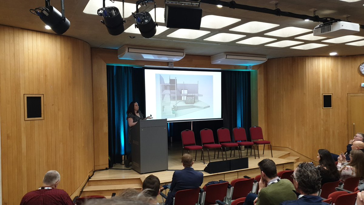 cjmcevoy_itav's tweet image. Louise from @Teacherboards trying to explain why mathematicians are obsessed with chalk! @LTSMG_UK @Cambridge_Uni #LTSMG19