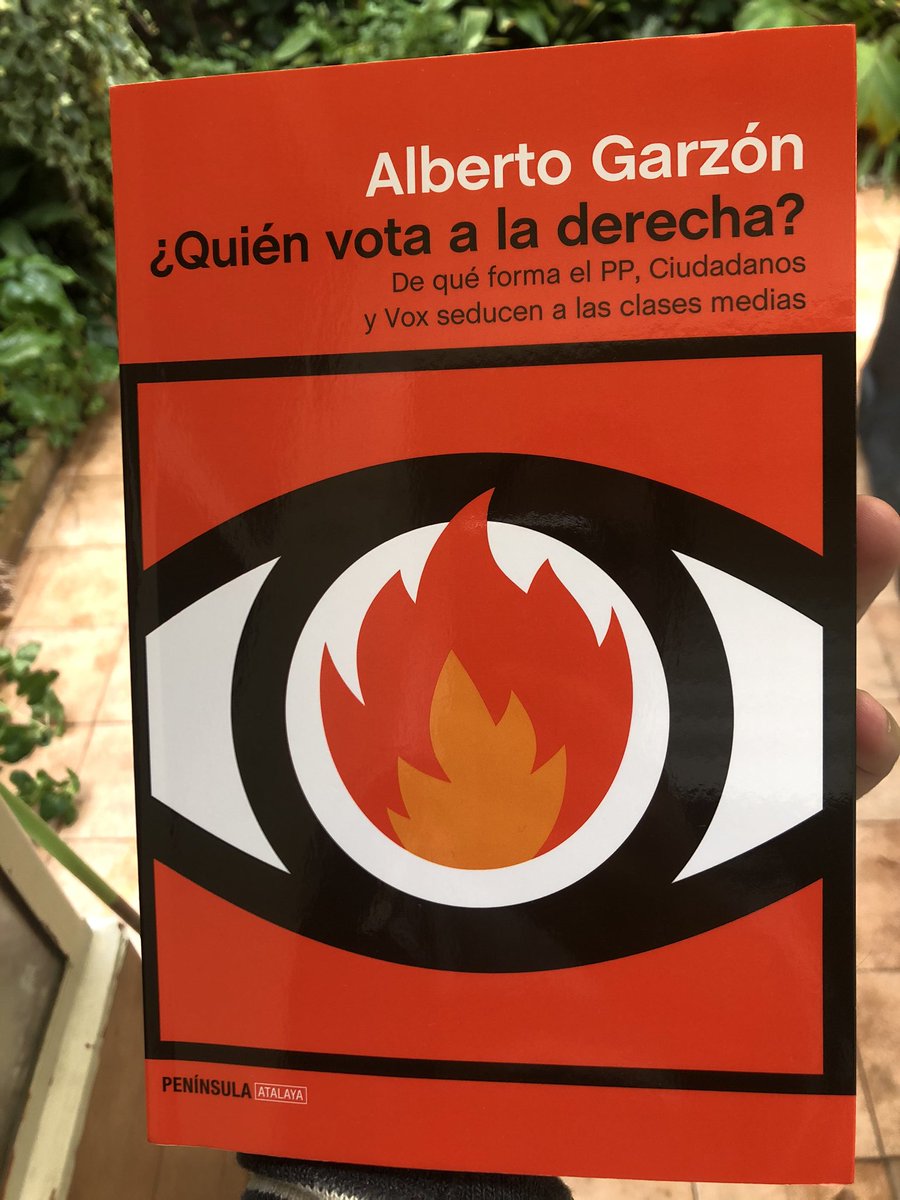 agarzon's tweet photo. ¡Ya en mis manos el primer ejemplar salido de la imprenta! 😀 El 24 de noviembre en las librerías. Un análisis de las condiciones económicas, políticas y culturales que han facilitado la irrupción de la extrema derecha en España. https://t.co/UFcKcFT3Tk