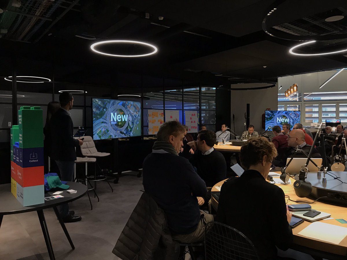 FedericFra's tweet image. Al via la terza giornata di #startIBMCloud dedicata all’#IntelligenzaArtificiale . Tutto sold out all’#IBMGarage in attesa dell’intervento di @BethTSmith, GM @IBMWatson 

Stay tuned!