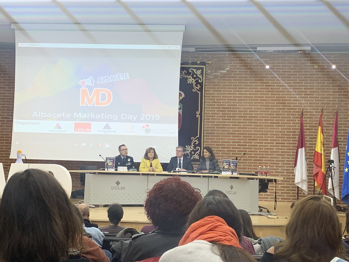 CommunitySandra's tweet photo. Comenzamos #albacetemarketingday https://t.co/pJWZ769imJ