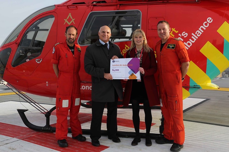 MiddlesexMason's tweet photo. 🛩️👨‍⚕️👩‍⚕️Latest grant to London Air Ambulance from #Middlesex #freemasons brings total donation to £!.4 million! Read the story here ➡️ https://t.co/bFQoaErH0x #Freemasonry #HereForGood https://t.co/hcO3FJNr8p