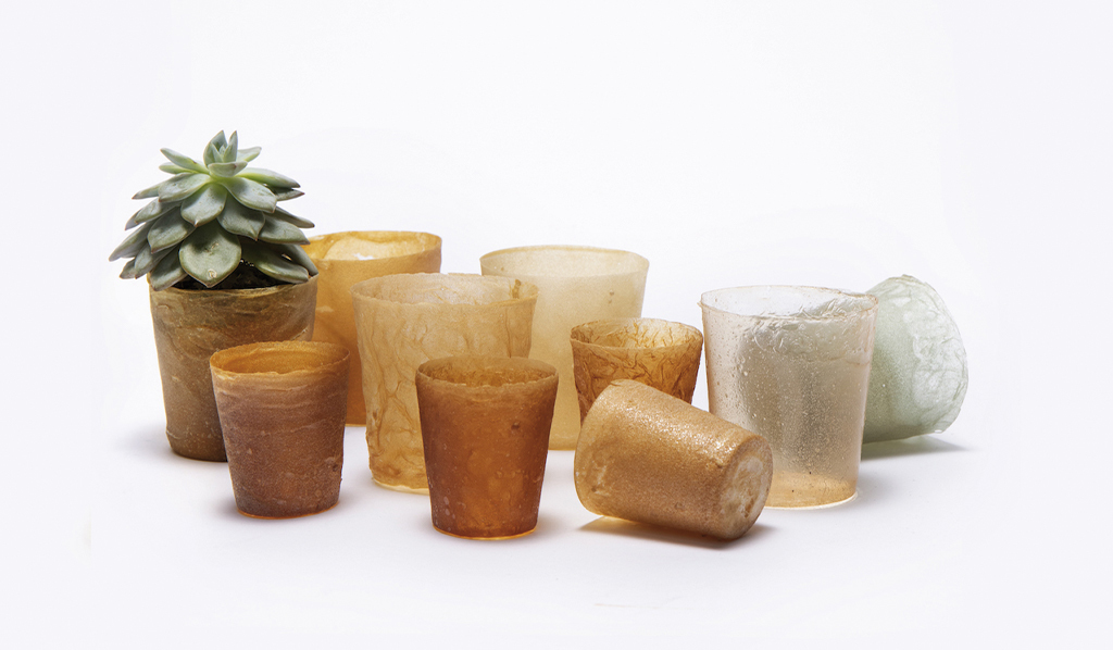 Veolia's tweet image. Biodegradable bags made with recycled lobster shells 🤔? Discover The Shellworks designers’ collective work: ow.ly/D84150xaCVI
#Shellworks #recycling #ZeroWaste #CircularEconomy #biodegradable #plastic @LivingCircular