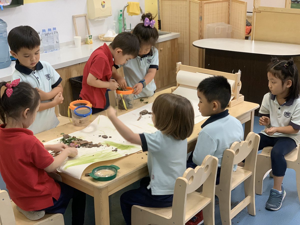 Days with #nocrayons and markers are just unbearable for #prek4 Ss. They try #everydaymaterials from outside to #solvetheproblem . #thinker #inquirylearning #hweo #htww #dyaninearlyyears #myCISB