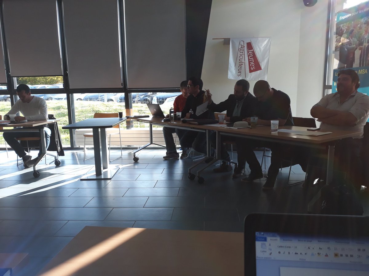 Une trentaine de <a href="/JApaysdelaloire/">Jeunes Agriculteurs Pays de la Loire (JA PdL)</a> présent pour le #BureauDesBureaux   accompagné de <a href="/jeremy_dutour/">Jérémy Dutour</a> SGA <a href="/JeunesAgri/">Jeunes Agriculteurs</a> pour travailler ensemble sur nos prochaines actions et événements : #CongresJA #ToquesDelAgriculture #ElectionMSA