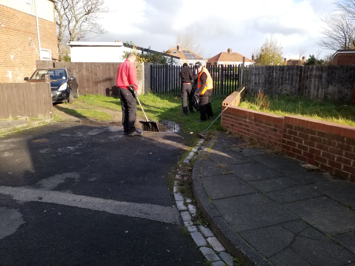 We are on West View today. Estate Services and Neighbourhoods joining up on a clean sweep! #Hartlepool  #westview #cleanstreets