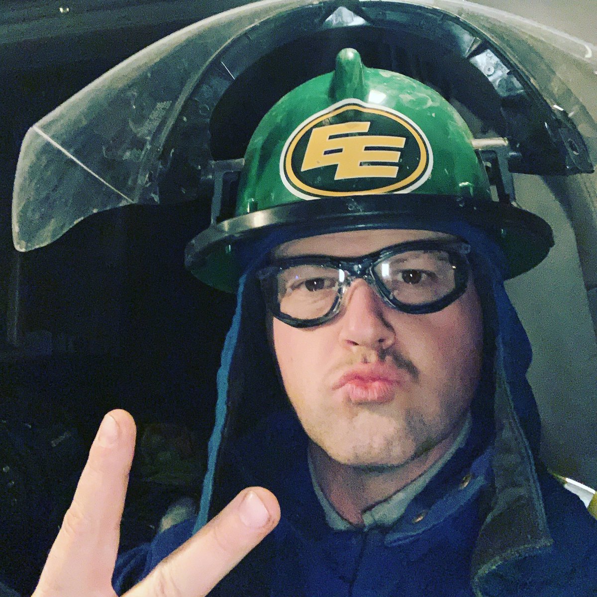 DJT6901's tweet image. Supporting our boys @EdmontonEsks out in the patch hauling #moltensulphur #whynotus #GoEsksGo 🏈💪🏻👍🏻