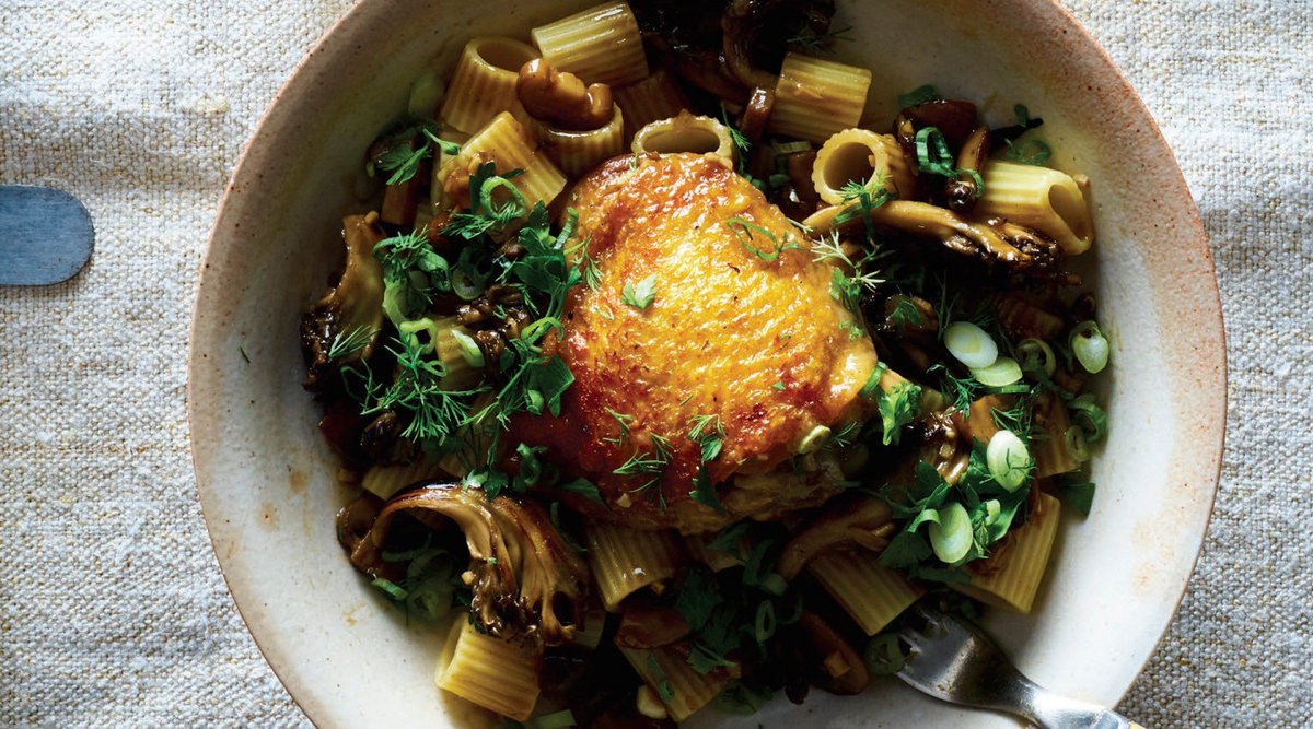 SplendidTable's tweet photo. Helping you solve that age old question: "What's for dinner?" How about Chicken Thighs with Mushrooms & Riesling tonight? #DynamiteChicken #winnerwinnerchickendinner
https://t.co/9q2GAWkE2P https://t.co/iigEbRkFWu