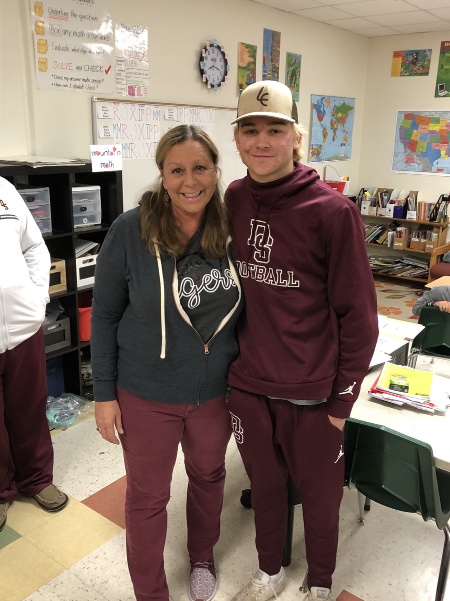 Congratulations to @TeamNorthrup2 for being named @KVUE ‘s “Football Mom of the Week!” @CoachGZimmerman @roostersprings @DSFBTPD #IamDSISD #RiSEtogether2019