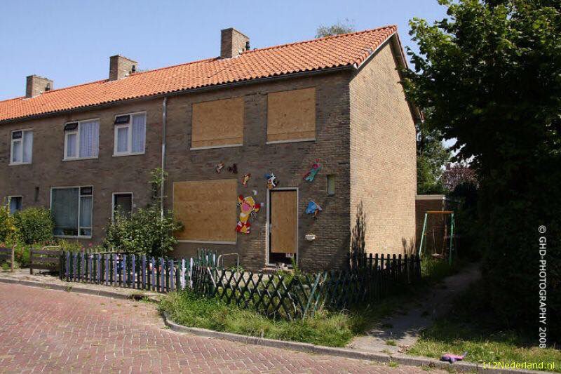 Frank_Patat's tweet photo. Vandaag in eerste aanzet naar #Sinterklaasintocht en #zwartepietendiscussie mijn huis toch nog maar even #KOZP veilig gemaakt🇳🇱😅 heerlijk avondje zit er aan te komen❤️ #nederland hou u #kinderen thuis als u ze niet aan #zwartepietgeweld wil worden #blootgesteld 🥺🤷‍♂️🇳🇱 https://t.co/u5lU0BGxc2