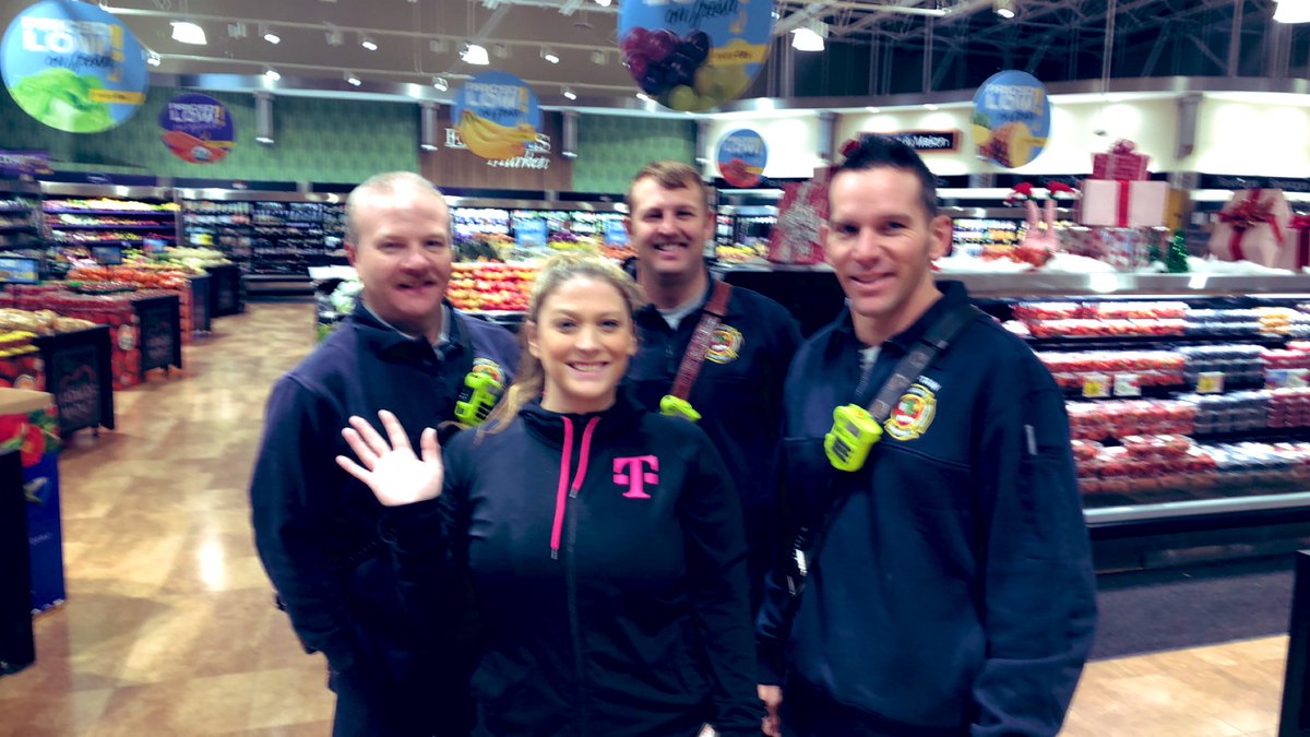 T-Mobile and Firehouse Subs on South Tryon Charlotte NC are celebrating our First Responders! Stop by and grab some free food so we can say thank you to our local hero’s! #KAPOWEEE #NERules #LocalHeros #FirstResponders @MrDennisJones @CindyFalkner @Theme_Leazer @TmobileTruckCLT