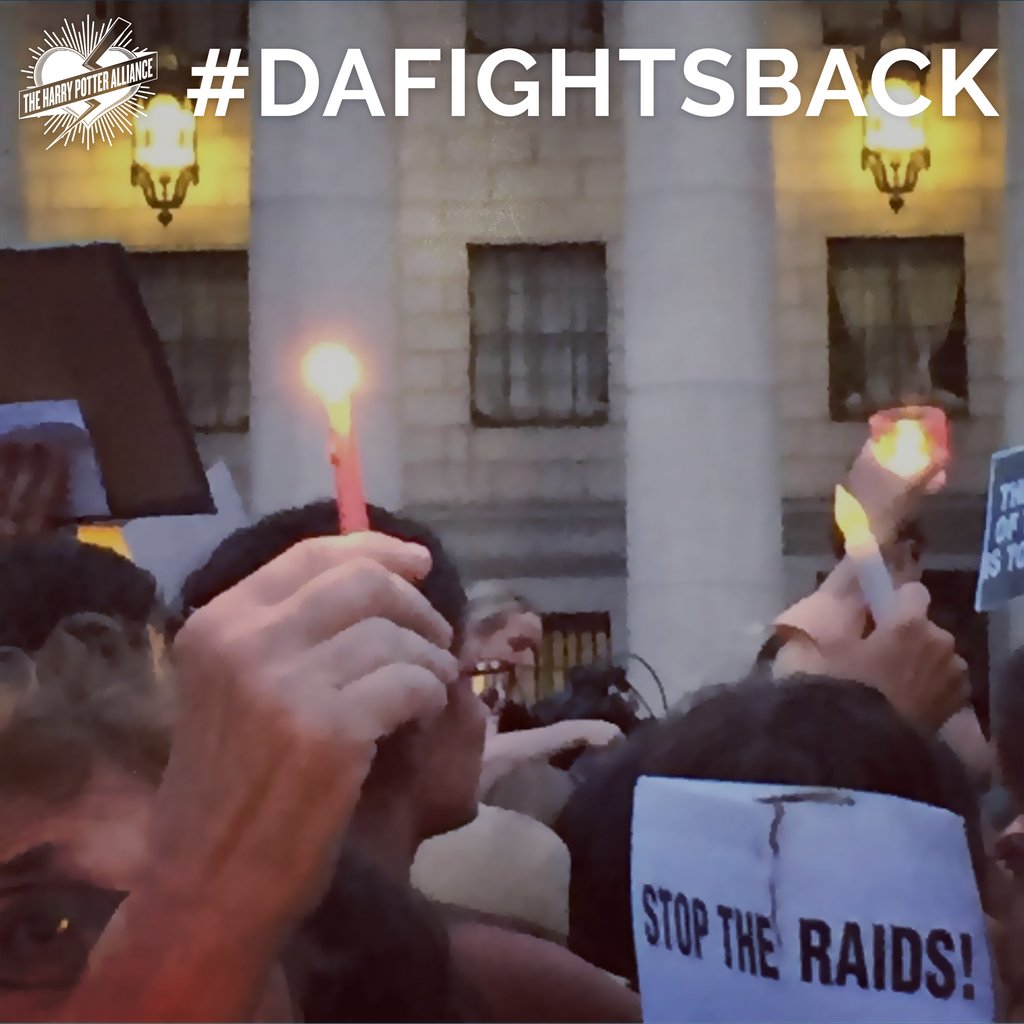 FandomForward's tweet photo. We’ve recently launched our new Hufflepuff inspired-actions for our current #DAFightsBack campaign. How are you mobilizing to help immigrants in your community? Let us know in the replies! Keep up the great work, wizard activists! 💛 🖤 ⚡️
https://t.co/WFCwp0RNqd https://t.co/4c91DW2KFm