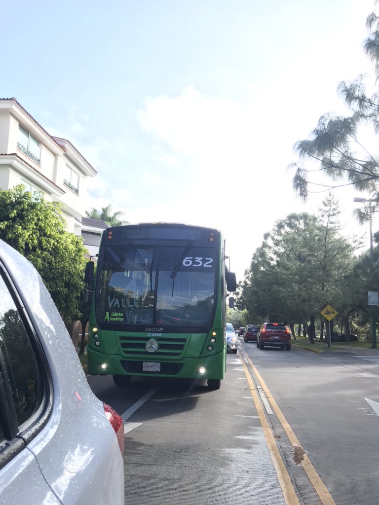 marijoBF's tweet photo. @MovilidadZap camión ruta 632 circulando por Av. Paseo Royal Country????? https://t.co/IYt9xycNL8