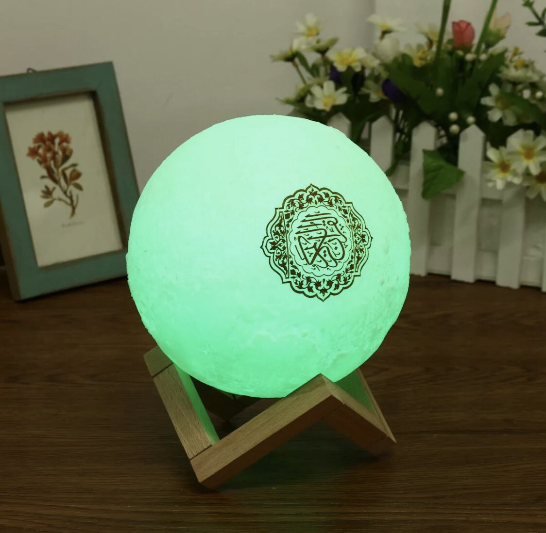 RayTilde's tweet photo. Moon Lamp Qur’an wireless speaker. 

19,000 only

#AmigoOS #USStock #spt2 https://t.co/TP7Gunq9ru