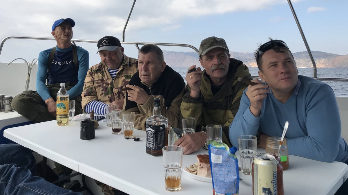 Media report from July 1st on the Bezler thing. Interesting to see how the Bezler Problem was being discussed internally with these intercepted calls/messages -- one for the historians to consider, I guess, as Bezler is living the good life in Crimea now. https://lenta.ru/news/2014...