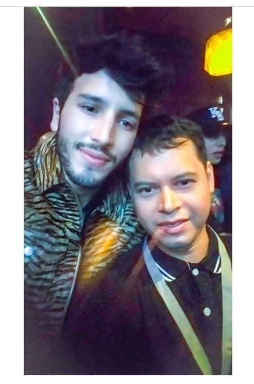SYatraNews's tweet image. Y por supuesto hubo foto con fans #Infatable @SebastianYatra