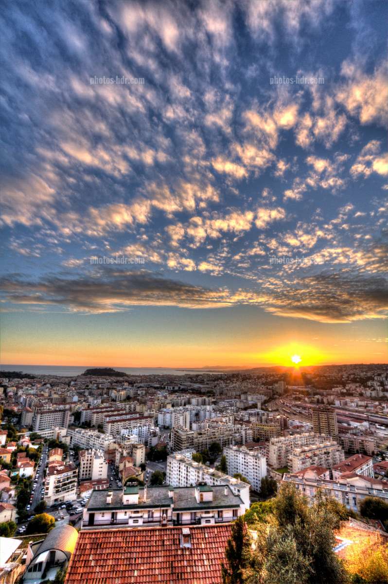 Encore un magnifique coucher de soleil sur la ville de Nice.
Pic:<a href="/scangsx/">Jean-Jacques Giordan</a>
#nice06 #ilovenice #visitcotedazur #cotedazurfrance #sunset #cloud #jeudiphoto #photographie #paysage #villedenice <a href="/villedenice/">Ville de Nice</a> <a href="/VisitCotedazur/">Côte d'Azur France</a>