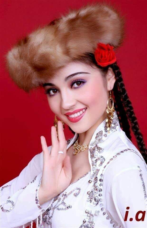 جمالك يا بعد الروح ماخذله صفحه
ماتكلي ليش وياي كلبي تذبحه 
مو اني هواي ضعيف وي الحلاوة
وكلك قساوه  وصد وعيون وكحة
ارحم المحبوب   والهجر  ظالم 
هو الغرور مفيد للروحة سمحه