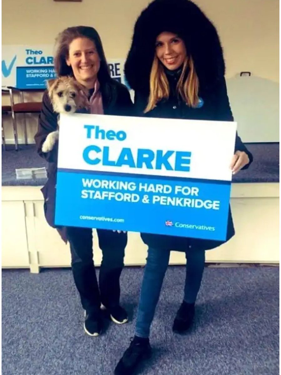 jude5456's tweet image. What the fuck has Carrie (can&apos;t remember her surname) got on her head. A gift from the Russians perhaps? #RussiaInterferenceReport #RussiaReport