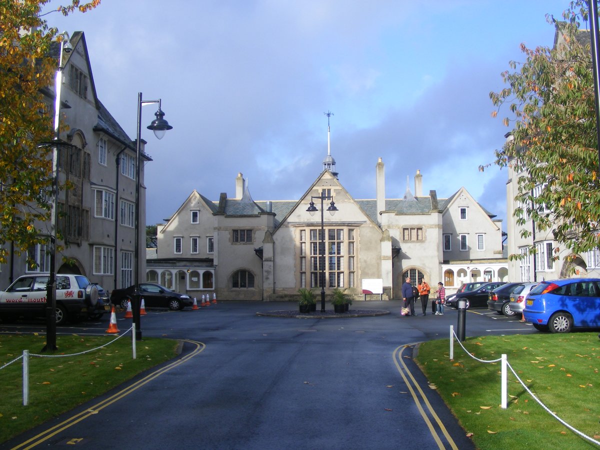 asthmalungcymru's tweet photo. Today we're in #Bangor for another #BLFProfessionals #BLFStudyDay. We look forward to welcoming practitioners from across Wales to the beautiful surroundings of @BangorUni. We'll be covering everything from #COPD and #SmokingCessation, to #LungCancer and much more. #WelshLungs https://t.co/vRoLYIEB4a
