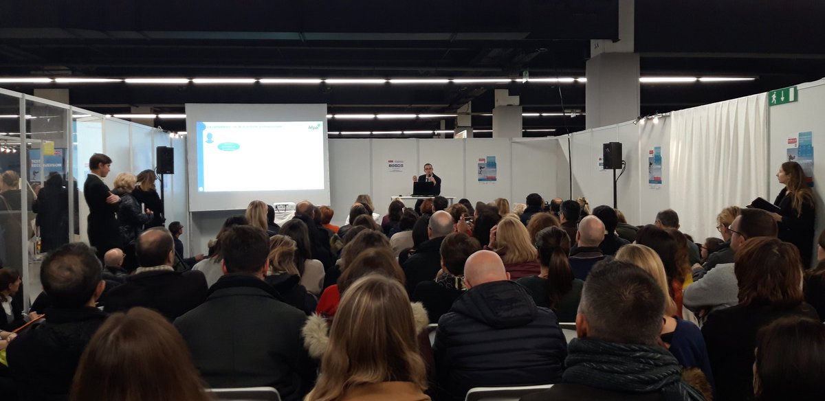 AFPA_IDF's tweet photo. Début de la conférence @Afpa_Formation sur le thème de la #reconversion
"Transfert de #competences pour changer de #metier" avec présentation de l'outil #evolution21
En direct du #salon @NouvelleVie_Pro https://t.co/lIWtJ0XioX