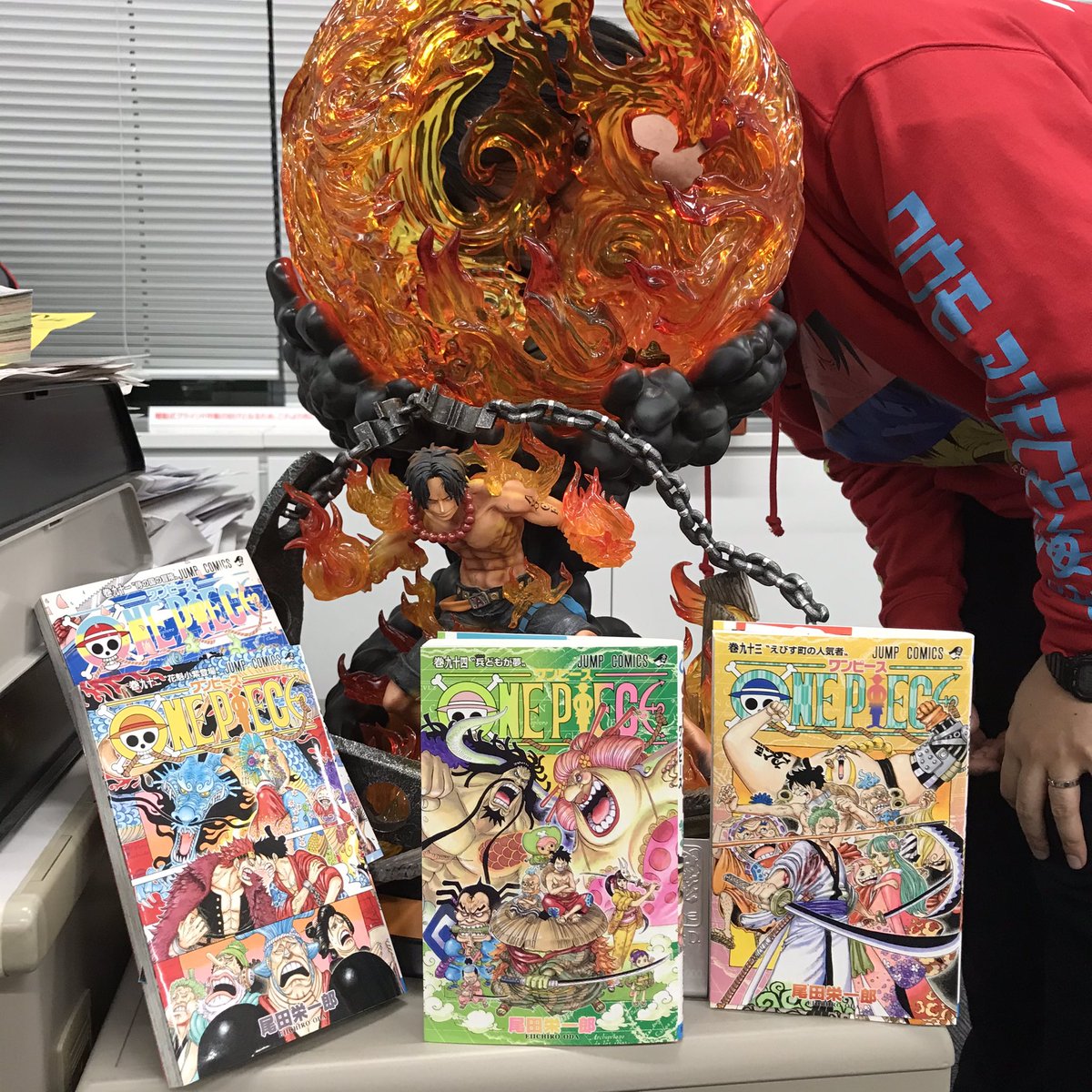 One Piece スタッフ 公式 Official ワノ国を読もう 〆11 17 日 まで 91 94巻 までの紙のコミックスの写真をsnsにアップしてね 抽選で10名様に957話の一話まるまる複製原画 巻頭カラーの複製原画をプレゼント 詳しくは動画でチェック