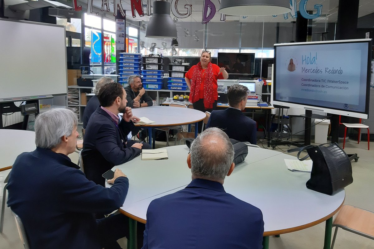 CICAE_Educacion's tweet photo. Los alumnos de @SEKCiudalcampo aprenden comunicación y el uso de las nuevas tecnologías desarrollando sus propios programas de TV y radio. En el Encuentro de #BenchmarkingSEK y Educación de CICAE. https://t.co/ayfdyDKtFD
