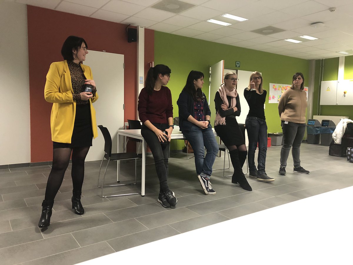 Kenneth57994544's tweet photo. IT niets voor vrouwen? Deze straffe dames bewijzen het tegendeel!  #itfactory #thomasmore https://t.co/hY8jheceBh