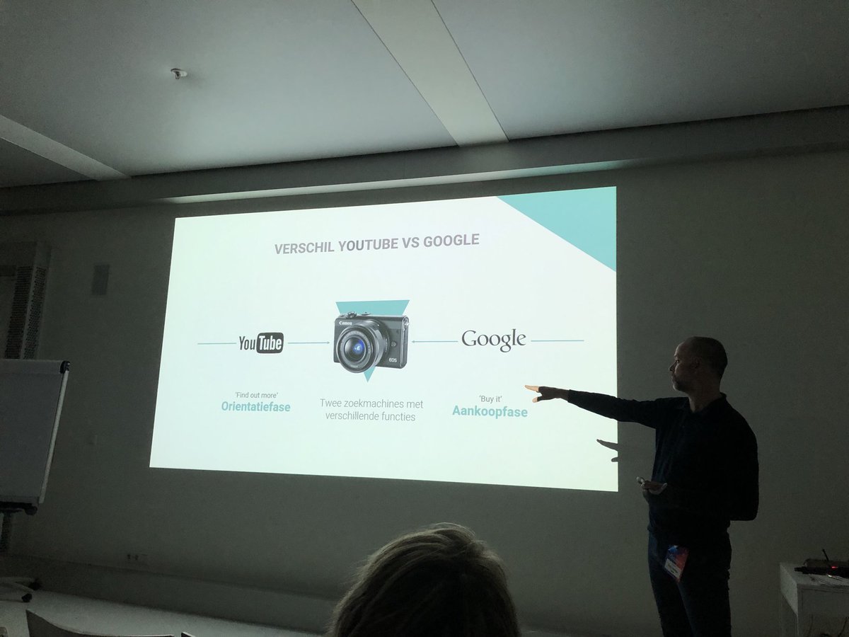 Leerzame en leuke breakoutsessie van @PeterMinkjan over #Youtube2020. En confronterend. Heb ik leuke filmpjes van de boekjes die ik heb gemaakt, zijn ze te kort. #plakkenmaar #cmw19