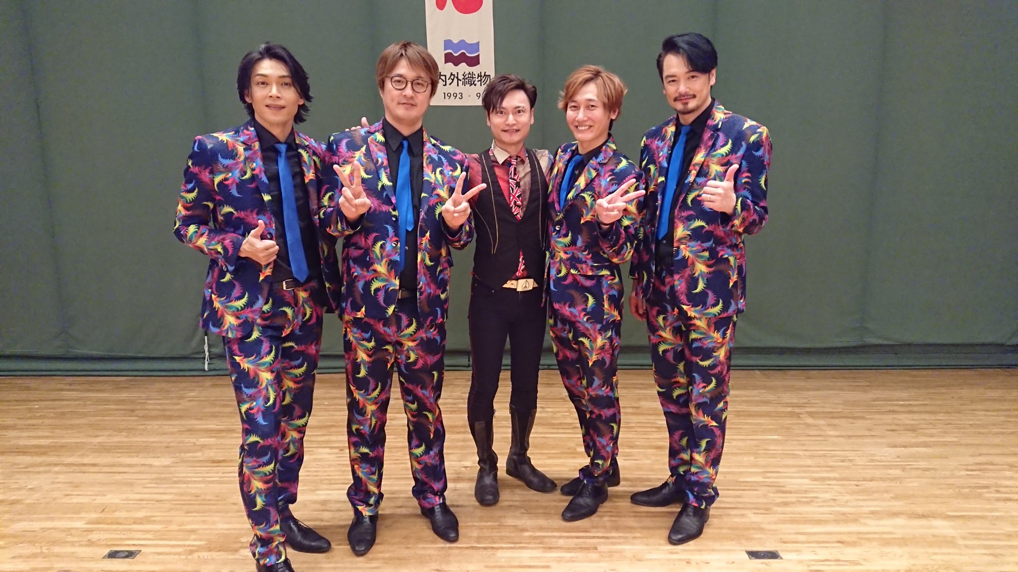 道添祐一 Pa Twitter 第70回紅白歌合戦 純烈出場決定の 瞬間に立ち会えた 初の宮崎公演でした 彼らの涙をファンの涙を 僕も流せることを信じ あきらめず歌い続ける パワースポット宮崎 また来ます 純烈 その努力にその強さに 心からおめでとうございます