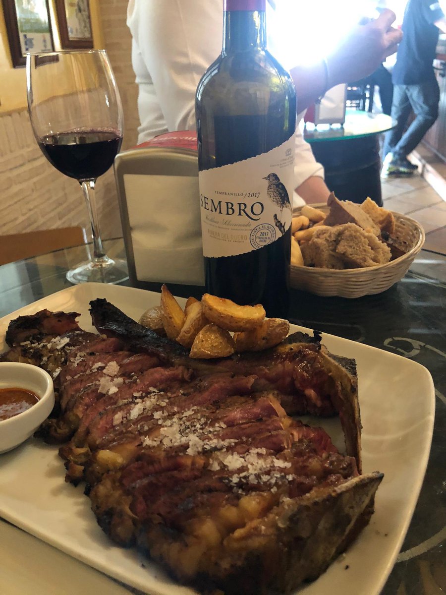 VinosIberian's tweet photo. Espectaculares #carnes con un buen #Sembro #RiberadelDuero recomendamos en la @VentaLuisRey de #lebrija 🥩🥩🍷🍷saludos amigos!! #sevilla #restaurantes #gastronomia https://t.co/rfqc8UW4iR