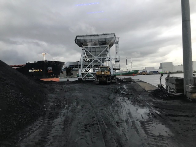 Dutchgaskvgn's tweet photo. Meet the Boss bij @PortofAmsterdam en OBA Bulk Terminal Amsterdam was heel leerzaam en ook gezellig! Dank @fbrenninkmeijer en Hans Mattheyer voor alle informatie, de openheid en de prima ontvangst. En ook dank aan alle aanwezige Young Professionals. https://t.co/HyDbIvMaJf