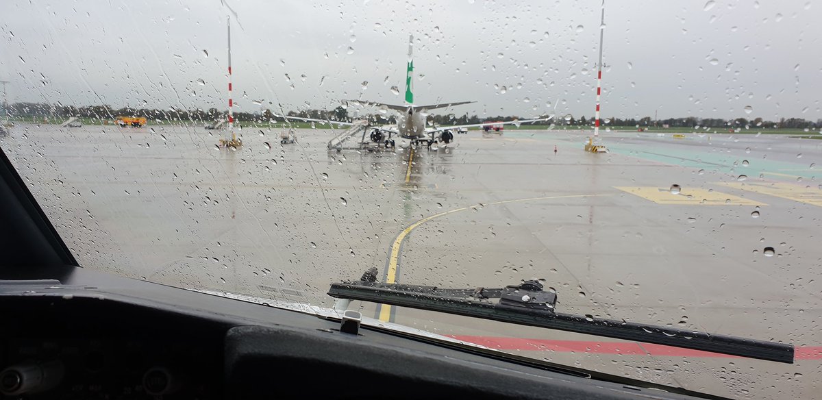 kmslbotc's tweet photo. Vandaag een bezoek aan Rotterdam rotterdam the hague airport. #brandweerrotterdamthehagueairport https://t.co/7NoVuQO3uh