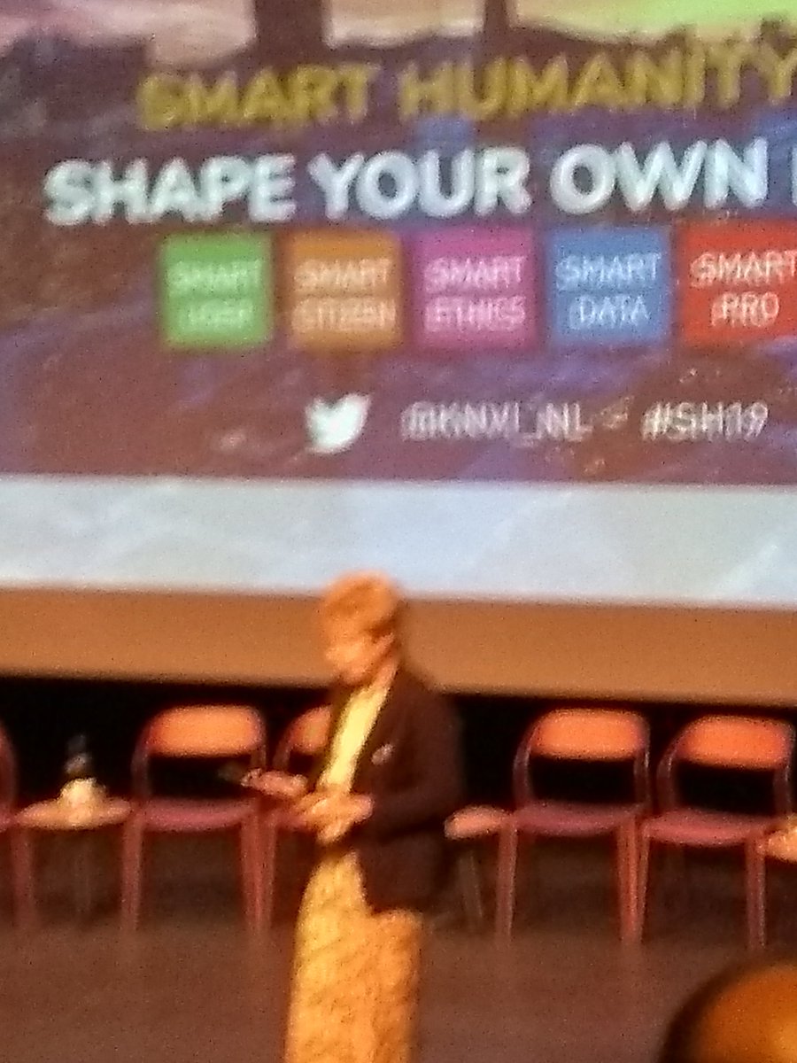 Gehele beeld wat oranje uitgevallen, maar Laurentien had een goed openingsverhaal over digitale inclusie/laaggeletterdheid #sh19