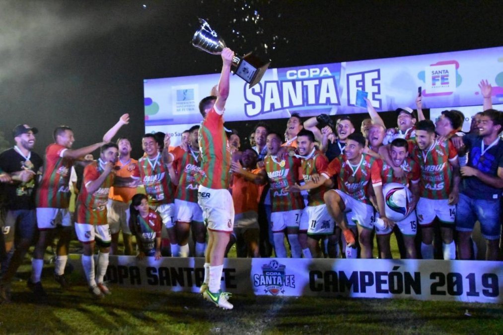 fmsigno961's tweet photo. Copa Santa Fe: Sportivo Las Parejas se consagró campeón https://t.co/QCENpvobKN https://t.co/EzCZ0u1wNu