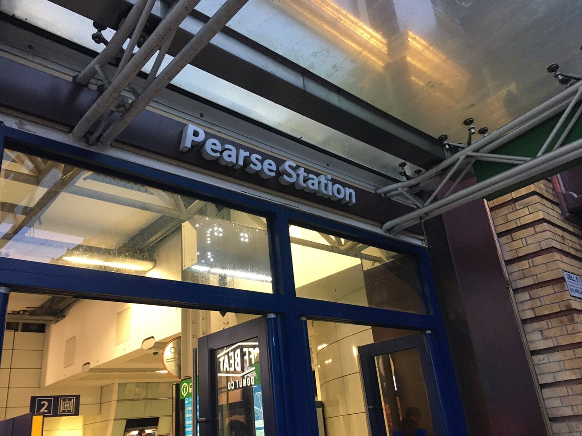 DrJohnODonoghue's tweet image. Our #ScienceWeek continues today with an early start for my @TCD_Chemistry ambassadors! They headed off to Bray this morn to run 2 #SIASIreland workshops with science students at @BrayInstituteFE! 2 of them were also presenting at our #TCDChemTalks yesterday! #edchatie #ChemEd