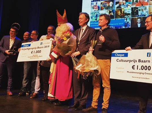 GemeenteBaarn's tweet photo. Wie verdient volgens u de Cultuurprijs en de Vrijwilligersprijs 2020? Geef de personen, organisatie of vereniging deze maand nog op. Kijk voor meer informatie op https://t.co/We03vdSkoS. https://t.co/rUjg1IBGRw