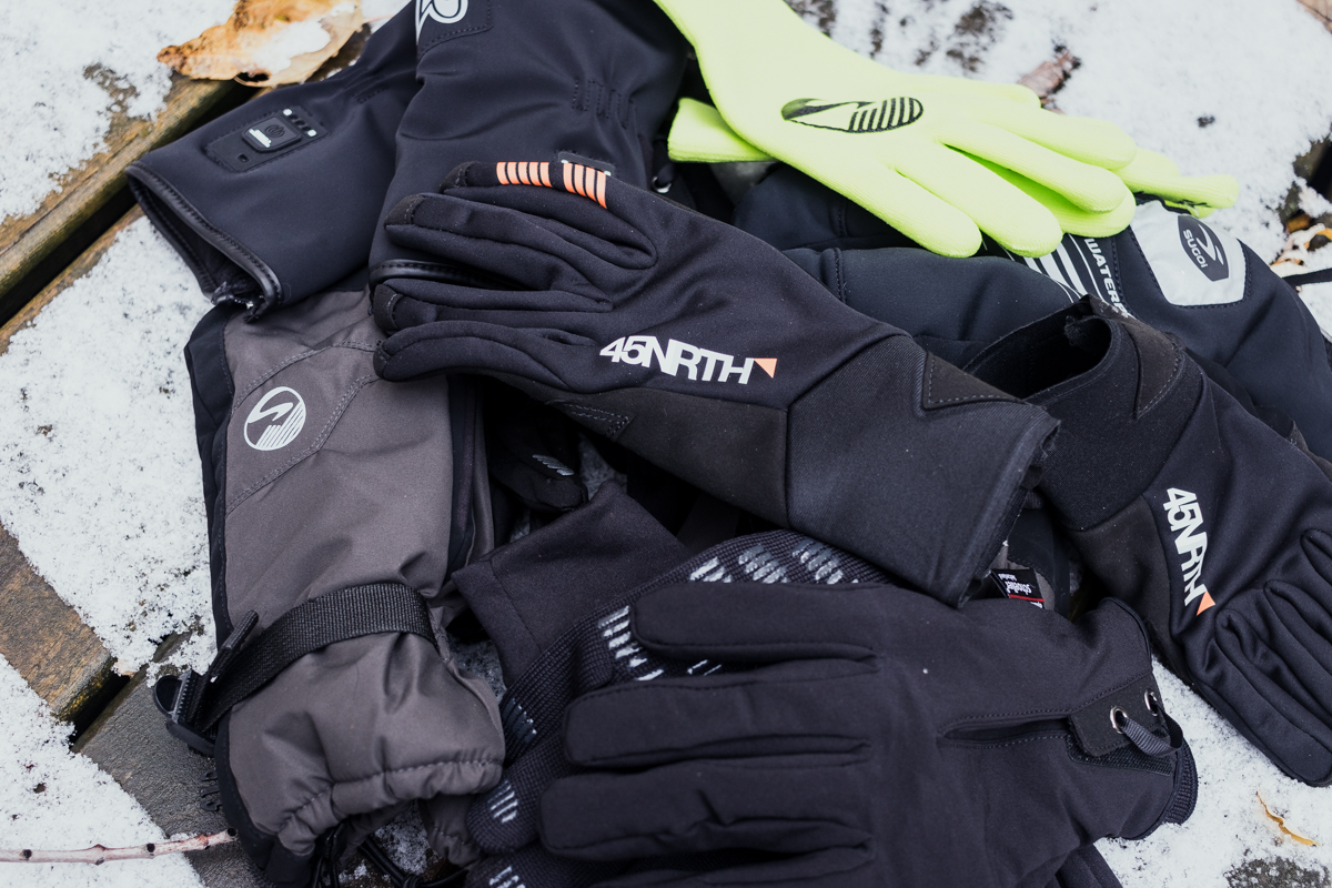 Who will keep your fingers warm? These guys! @sugoi_apparel <a href="/45NRTH/">45NRTH</a> Racer <a href="/showerspass/">showerspass</a> Dissent 133

cyclingmagazine.ca/sections/gear-…